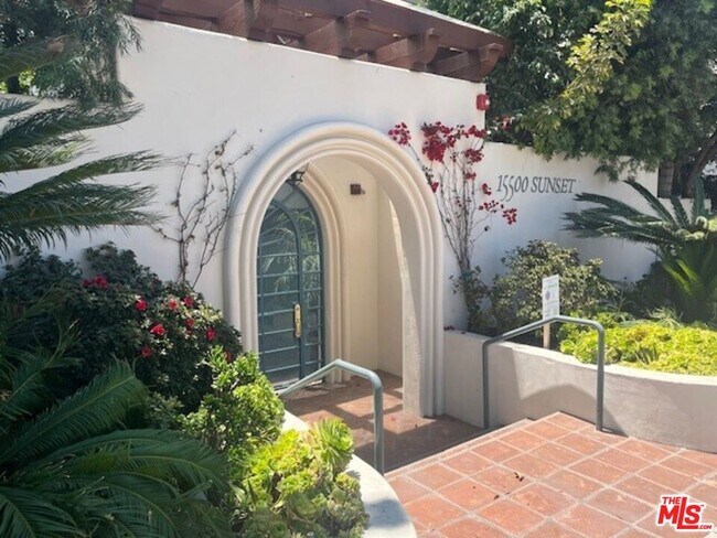 Primary Photo - 15500 W Sunset Blvd