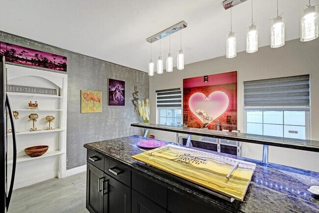 Building Photo - 2000 Jackson St