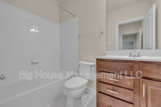 Building Photo - 3713 Chancelsors Dr