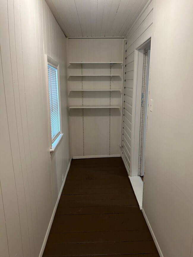 Building Photo - 118 S Main St