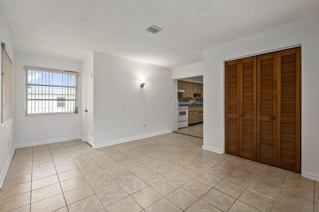 Building Photo - 1658 NE Sunview Terrace