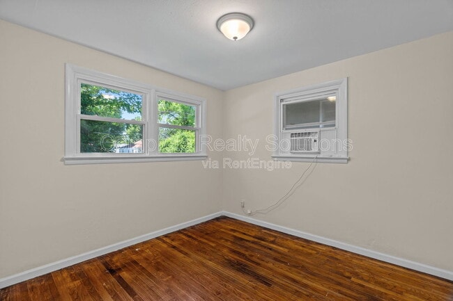 Building Photo - 2502 McLaran Ave