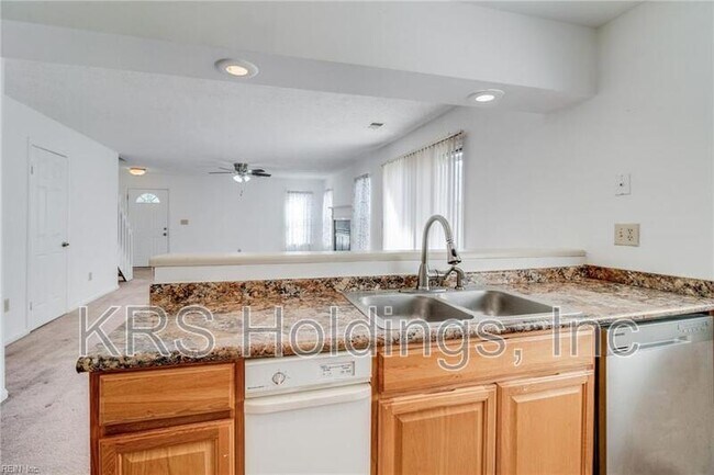 Building Photo - 819 Zircon Ct