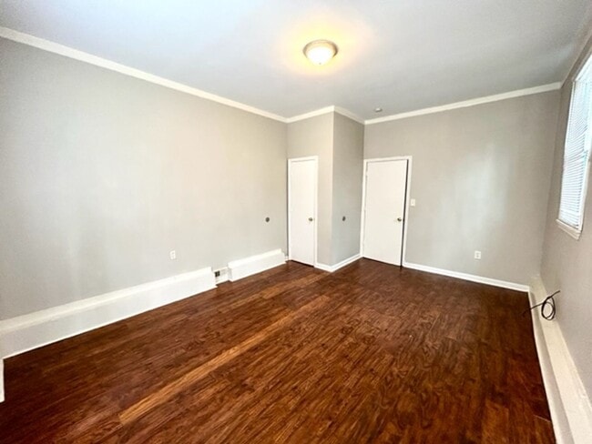 Building Photo - THREE BEDROOM ONE AND HALF BATH BRICK RANCH HOME