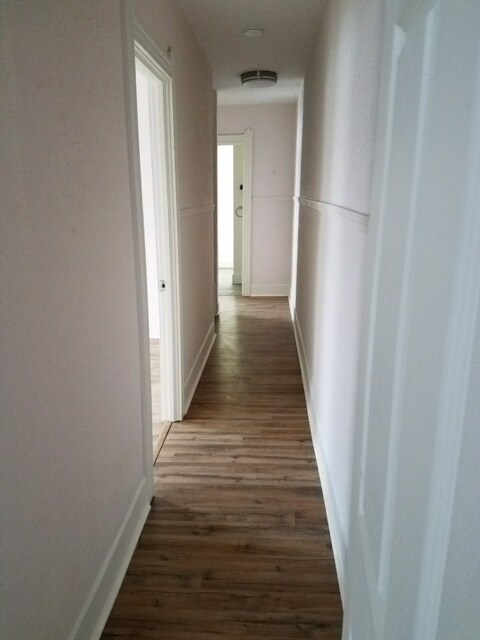 Building Photo - 3 Bedroom 2 Full Bath TownHouse with 2 car tandem  Parking for Rent