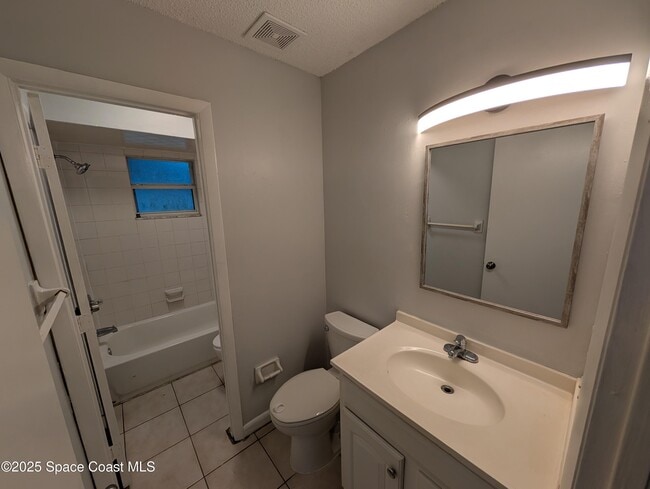 Building Photo - 322 Country Ln Dr