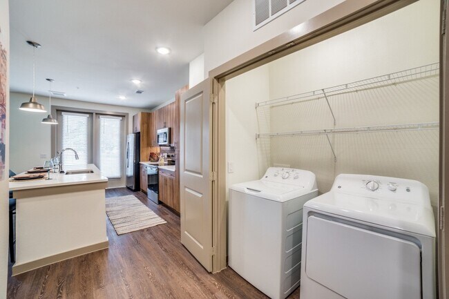 Building Photo - Rise 510