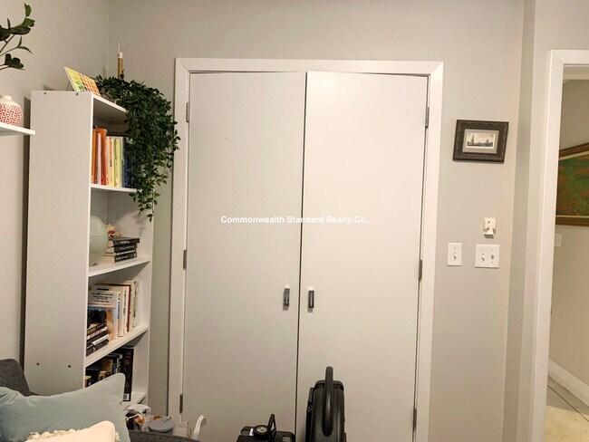 Building Photo - 33 Anderson St