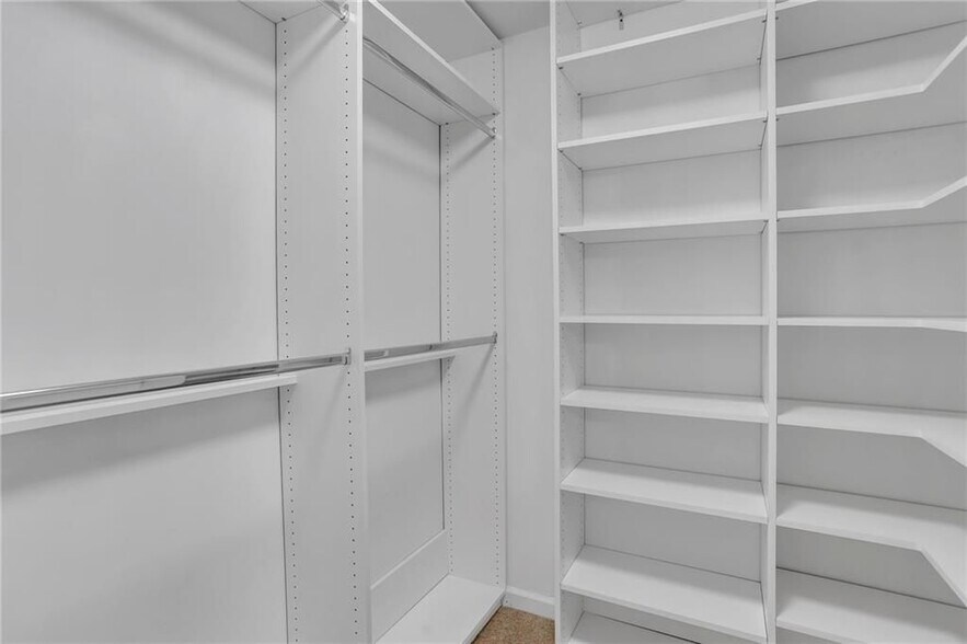 Building Photo - 2318 Longcourt Wy