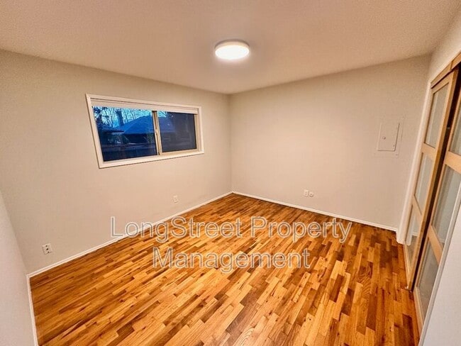 Building Photo - 123 SE 30th Pl