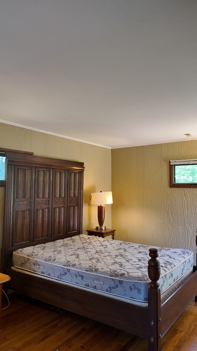 Building Photo - Chestnut Grove Village 200