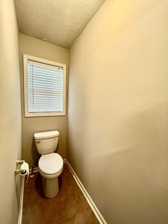 Building Photo - 1410 Highland Farm Dr