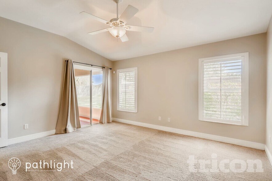 Building Photo - 10902 Versailles Blvd