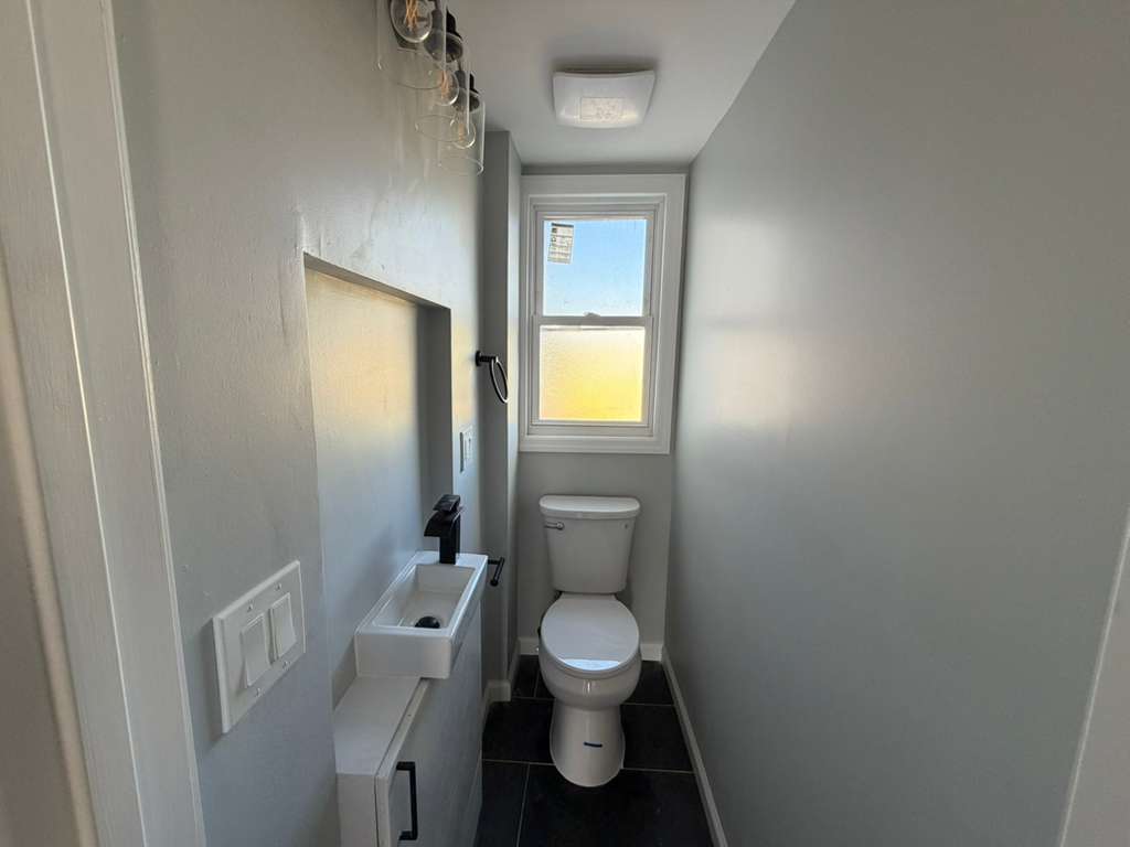 Building Photo - 17 E 15th St