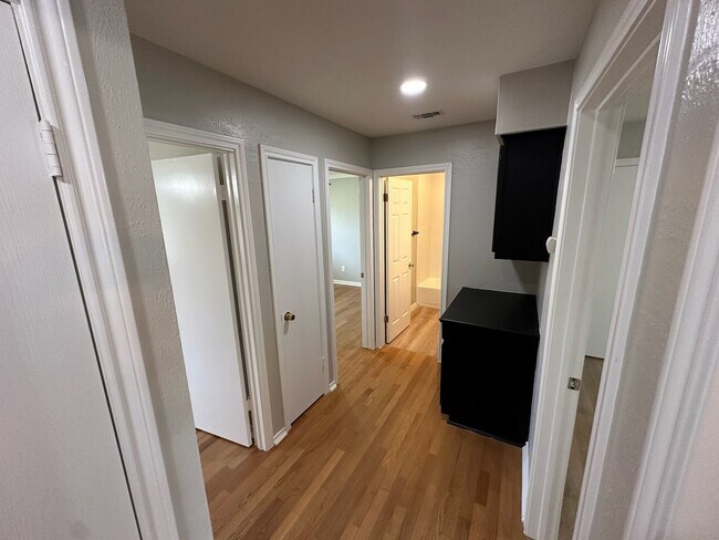 Building Photo - 12101 Scissortail Dr