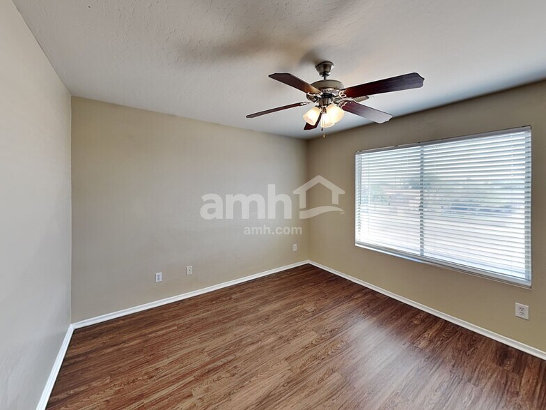 Building Photo - 1505 S 113th Dr