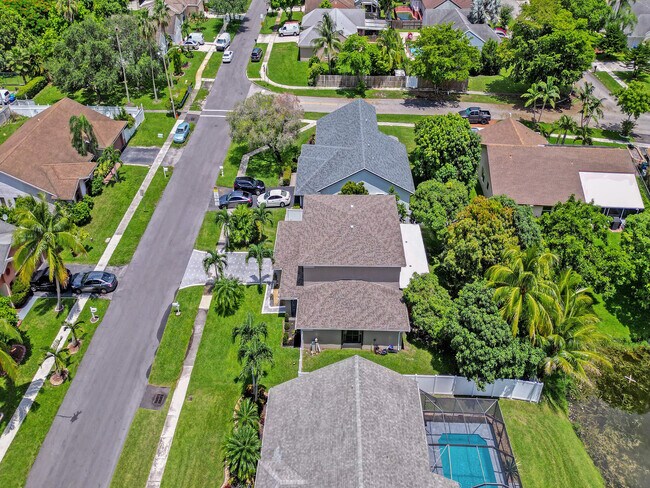 Building Photo - 9610 Dunhill Dr