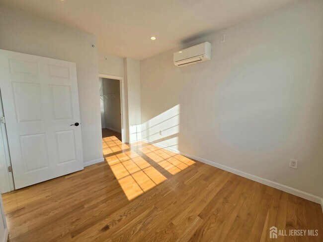 Building Photo - 120 Georges Rd