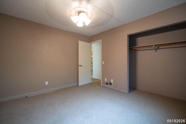 Building Photo - $2,800/ 2 Bed/ 1 Bath/ 2 Parking Hidden in the Heights - Your Private Green Escape on O'ahu