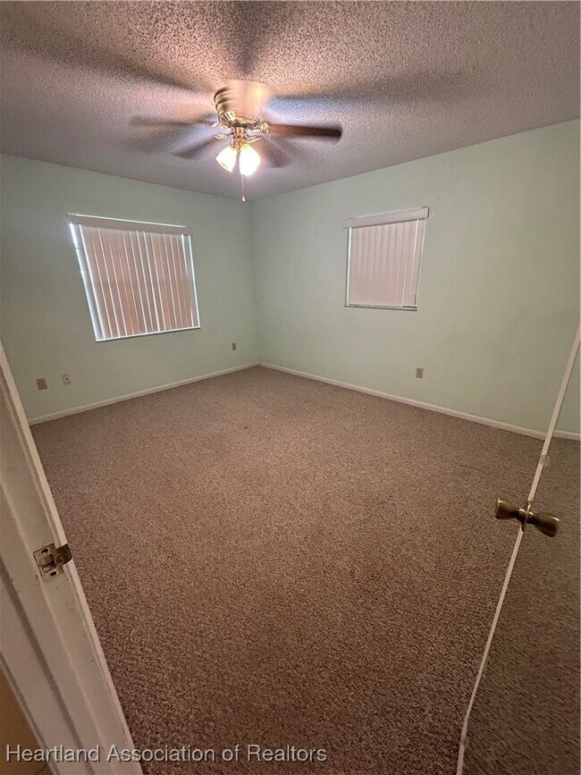 Building Photo - 137 Blue Moon Ave