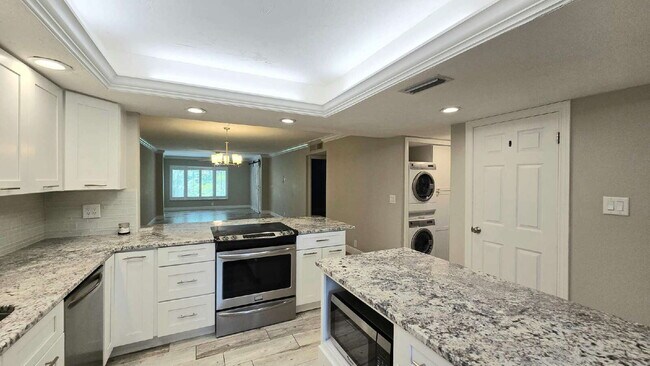 Building Photo - 2244 Winkler Ave