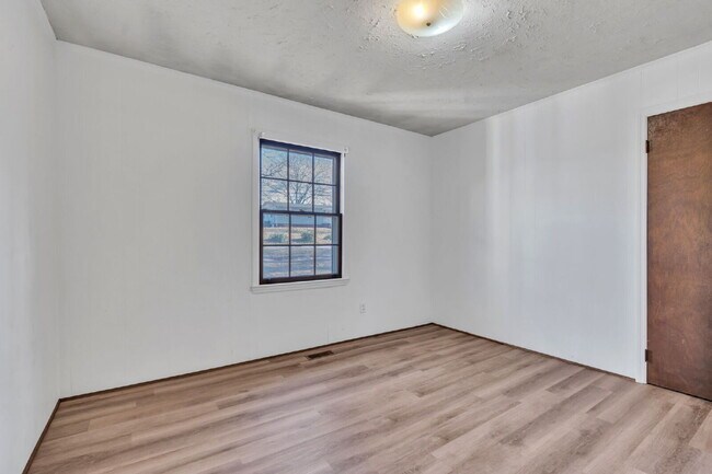 Building Photo - Well maintained 3 bedroom, 1 bath single family home with yard, carport and storage shed on quiet...