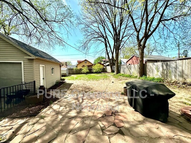 Building Photo - 5011 Miami St