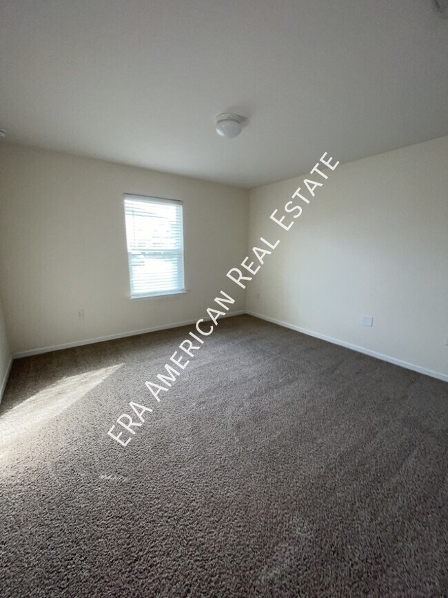 Building Photo - 818 Moorhen Way