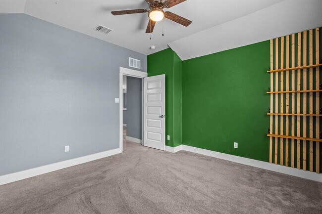 Building Photo - 525 Compania Cove