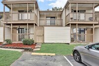 Building Photo - 2 bedroom/ 2 bathroom beautifully updated condo in Twelve Oak Condos!