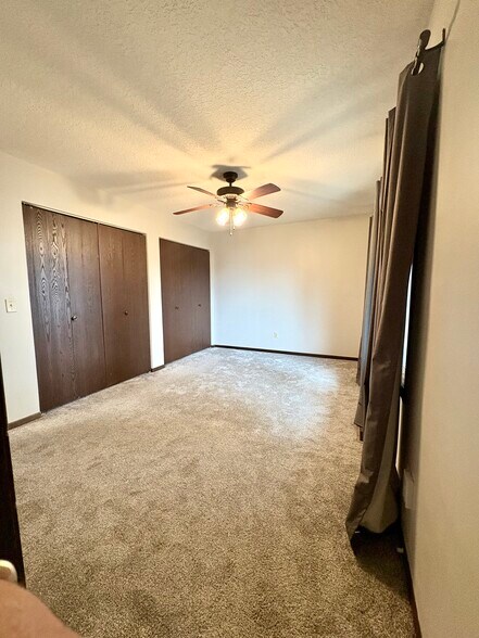 Double Closets - 3885 Tam O Shanter Dr N