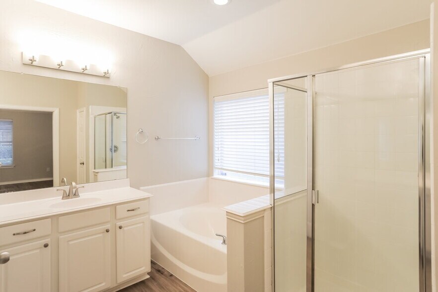 Building Photo - 4300 Briarcreek Dr