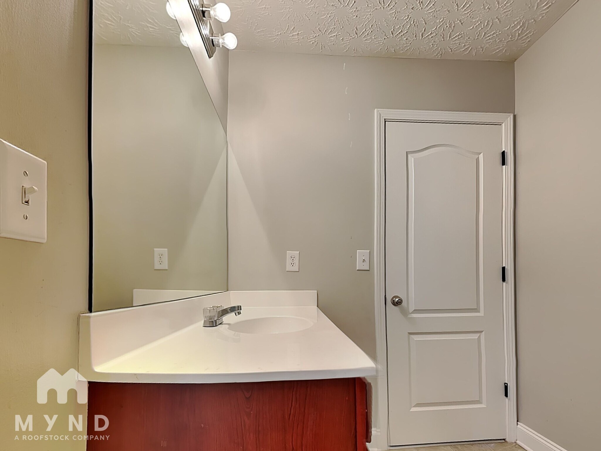 Building Photo - 111 Daisy Cir