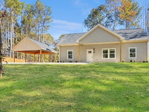 Building Photo - Brand New Rental in North Hall!