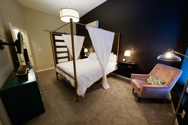 Building Photo - 1316 S 6th St