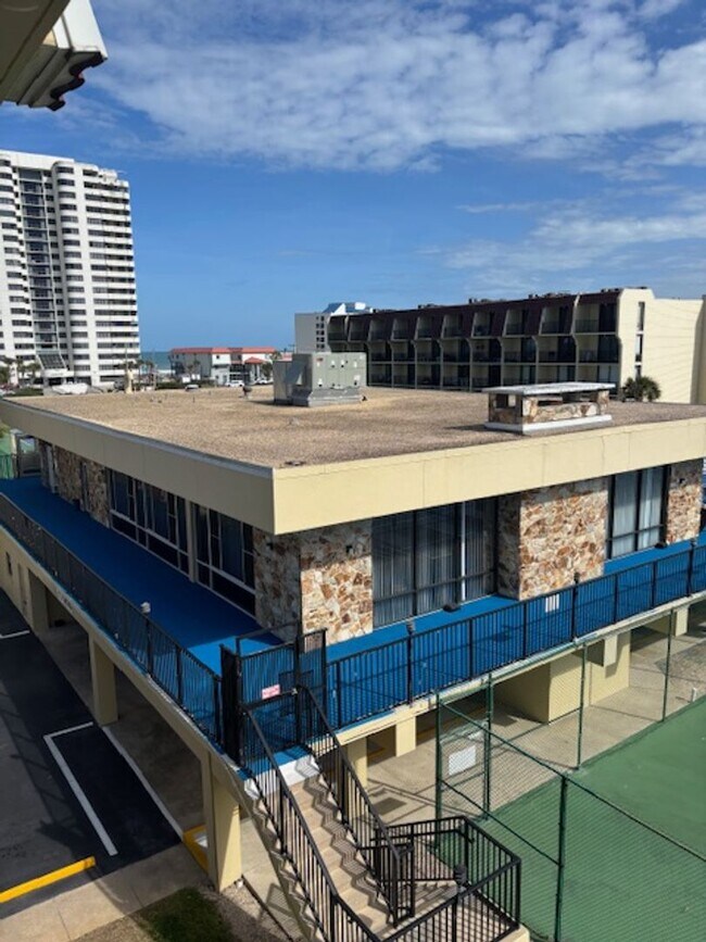 Building Photo - Amazing Community - HIDDEN GEM! Live Across Daytona Beach Inc Water, Internet & Cable ASK ABOUT O...