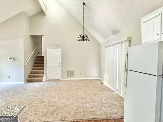 Building Photo - 5995 Sutton Pl