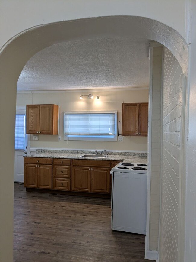 Building Photo - 2 bedroom 1 bath Koppel