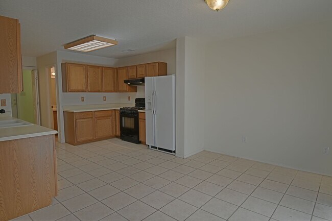 Building Photo - NE Heights Townhome Available For Move In