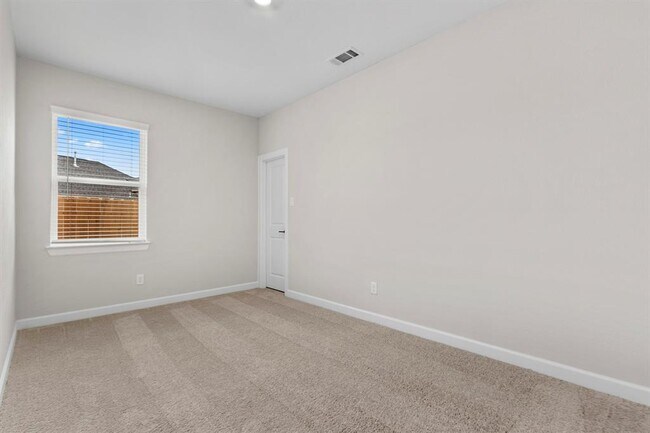 Building Photo - 1010 Whispering Winds Dr