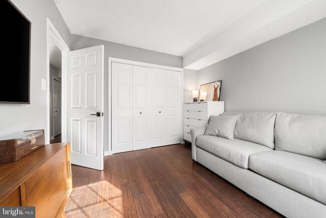 Building Photo - 907 S Rolfe St