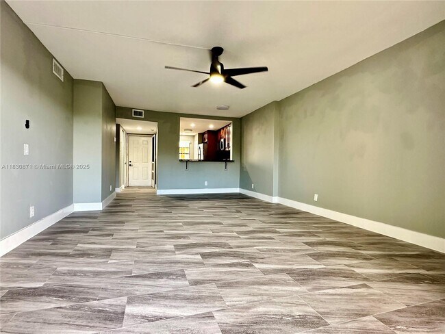 Building Photo - 6575 W Oakland Park Blvd