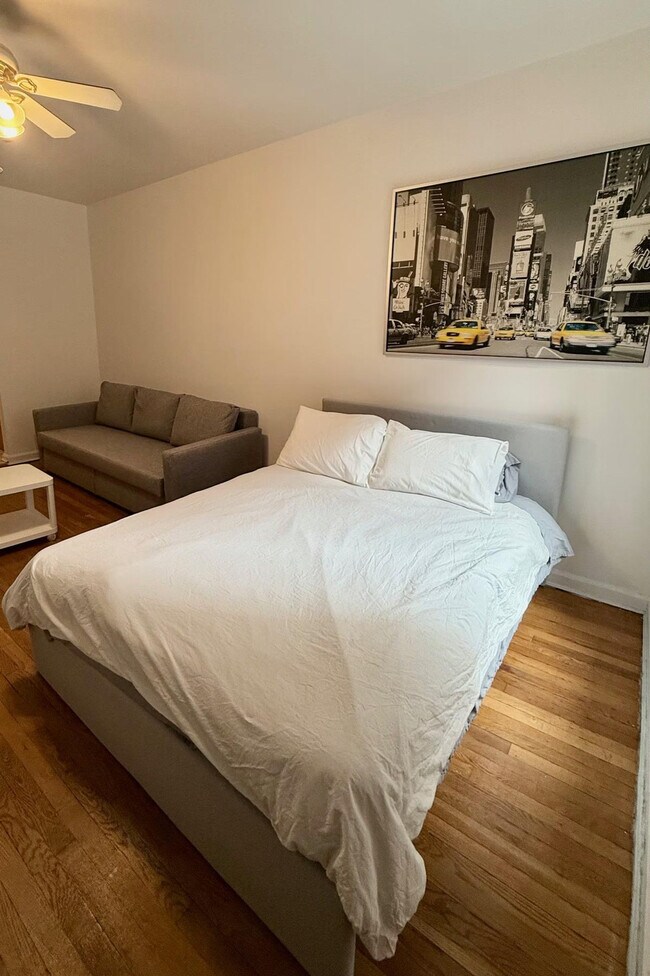 Building Photo - 358 E 81st St