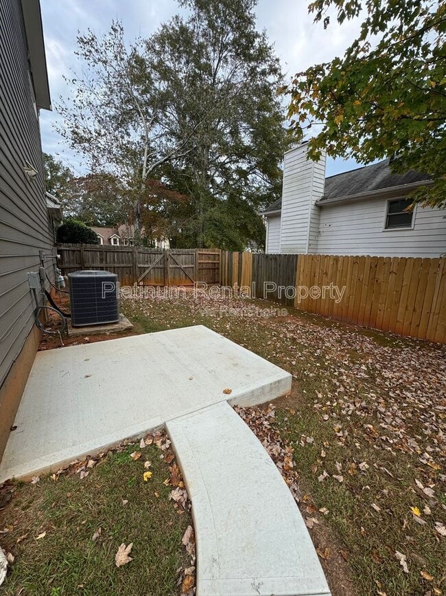 Building Photo - 1444 Glenfield Dr