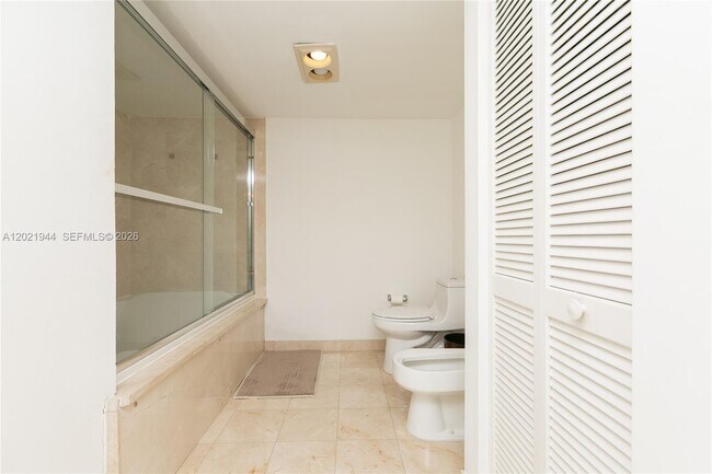 Building Photo - 8855 Collins Ave