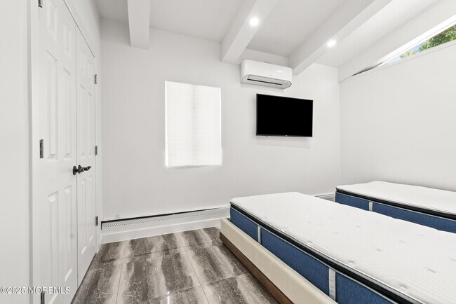 Building Photo - 512 Deal Rd