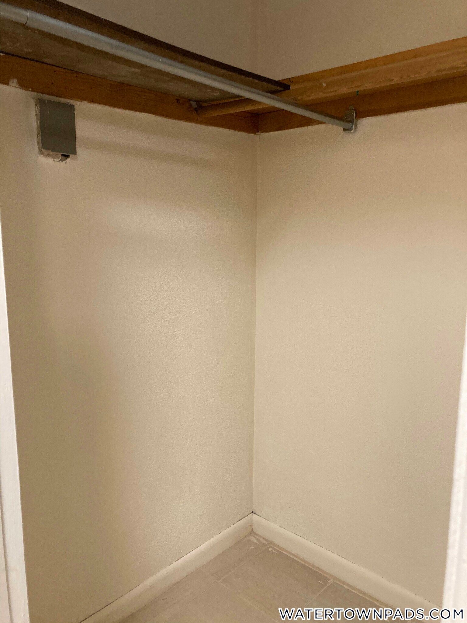 Building Photo - 16 Whites Ave