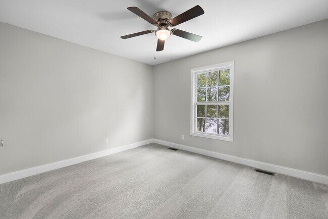 Building Photo - 424/426 E. Deerwood Dr
