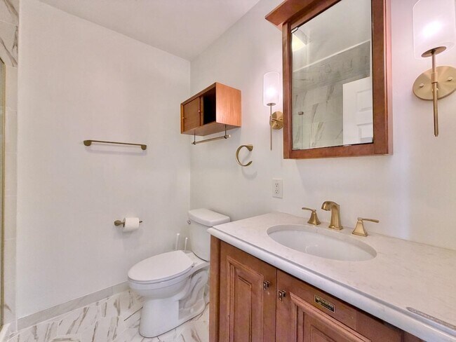 Building Photo - 126 OGDEN Ave