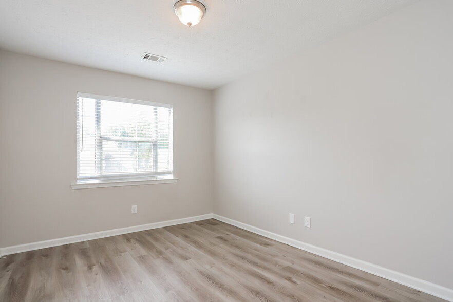 Building Photo - 2057 Wedgewood Dr
